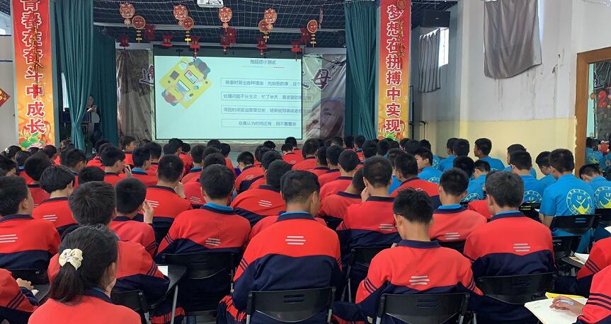 什么样的家庭会使孩子变得自卑? 什么样的家庭会使孩子变得自卑?_m.xinmiyue.com