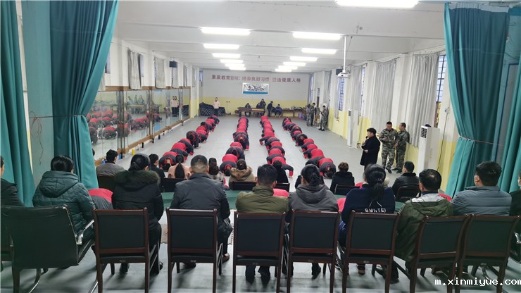 必威betway中文官网学校感恩节之十跪父母 必威betway中文官网学校感恩节之十跪父母_m.xinmiyue.com