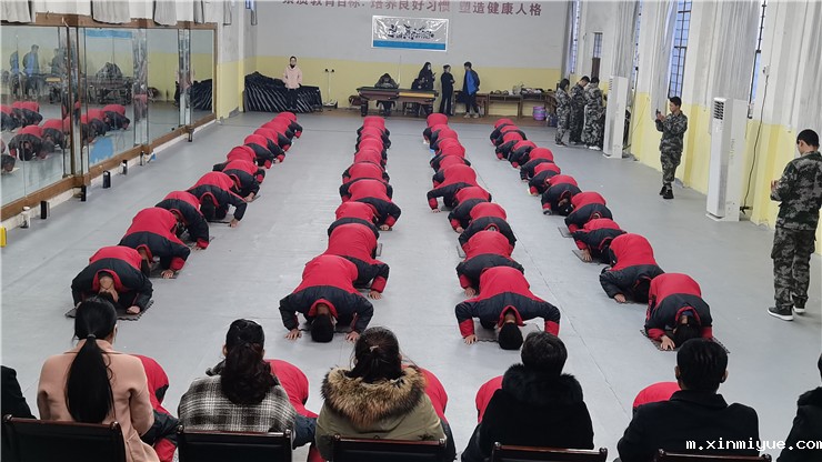 必威betway中文官网学校感恩节之十跪父母 必威betway中文官网学校感恩节之十跪父母_m.xinmiyue.com