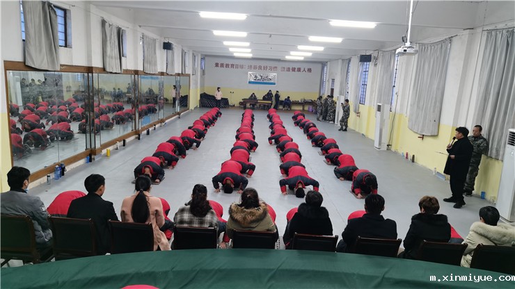 必威betway中文官网学校感恩节之十跪父母 必威betway中文官网学校感恩节之十跪父母_m.xinmiyue.com