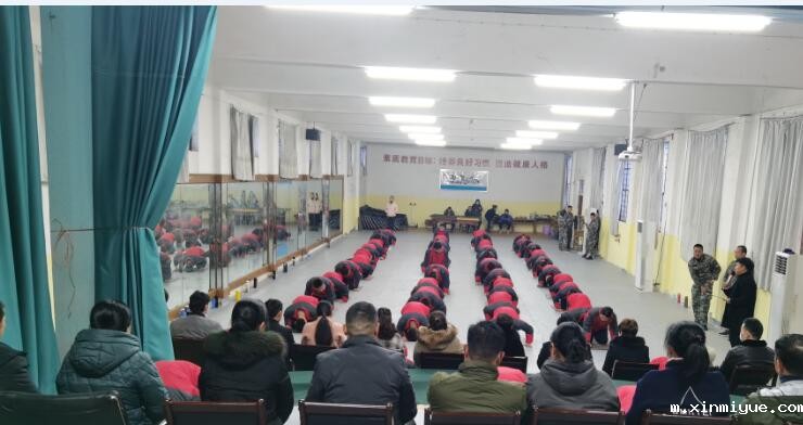 必威betway中文官网学校感恩节之十跪父母 必威betway中文官网学校感恩节之十跪父母_m.xinmiyue.com