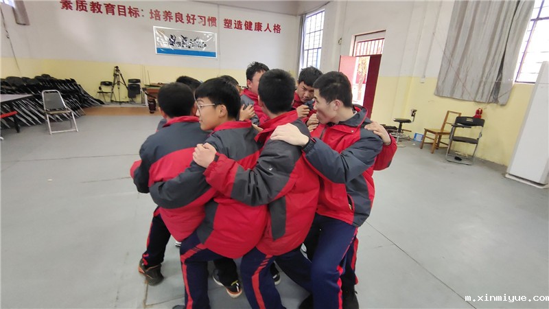 2021年必威登录入口平台官网心理教育中心大型兴趣拓展活动之人椅游戏 2021年必威登录入口平台官网心理教育中心大型兴趣拓展活动之人椅游戏_m.xinmiyue.com