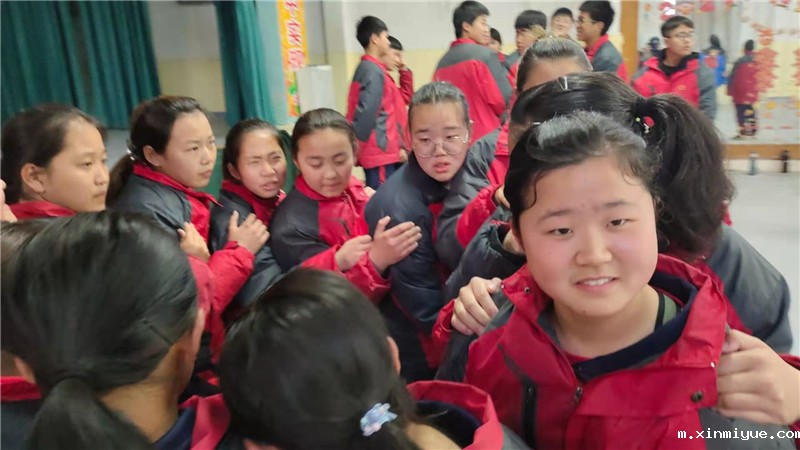 2021年必威登录入口平台官网心理教育中心大型兴趣拓展活动之人椅游戏 2021年必威登录入口平台官网心理教育中心大型兴趣拓展活动之人椅游戏_m.xinmiyue.com