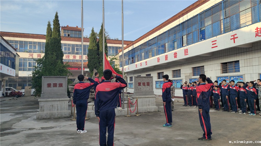 升旗仪式在必威betway中文官网校园顺利举行 升旗仪式在必威betway中文官网校园顺利举行_m.xinmiyue.com