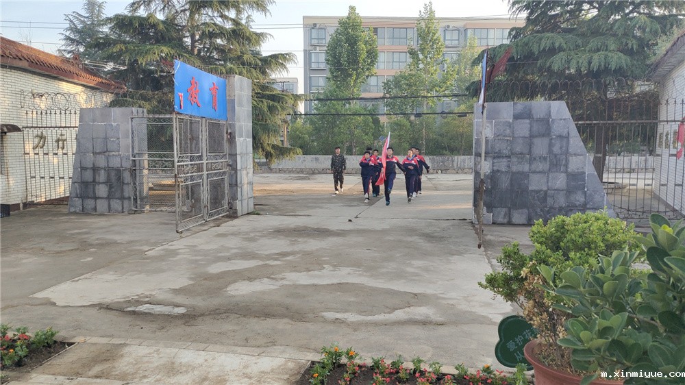 升旗仪式在必威betway中文官网校园顺利举行 升旗仪式在必威betway中文官网校园顺利举行_m.xinmiyue.com