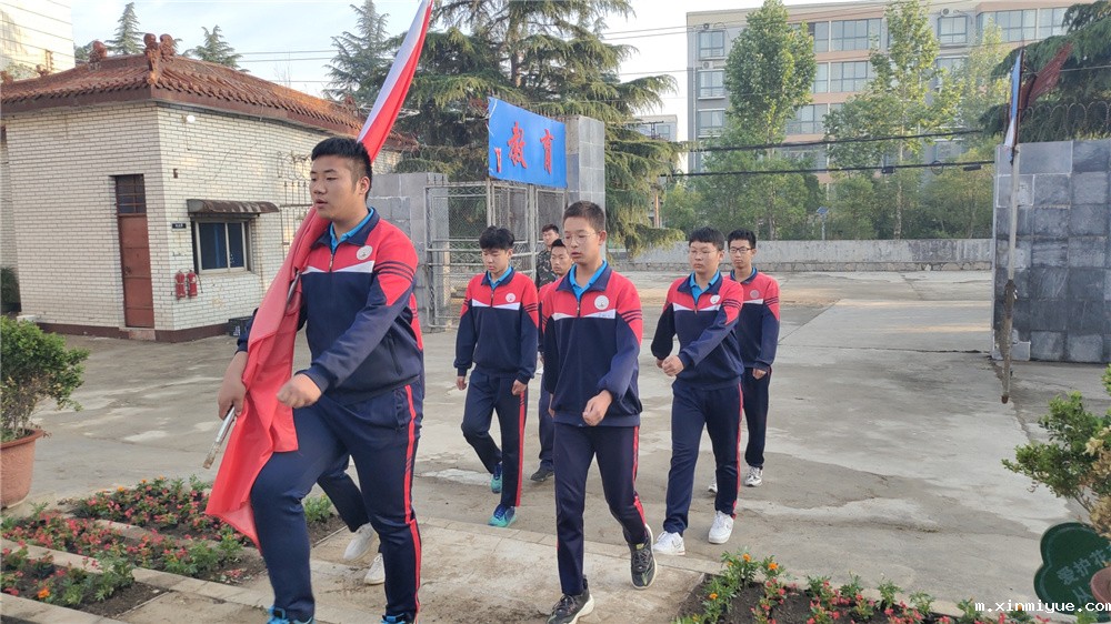 升旗仪式在必威betway中文官网校园顺利举行 升旗仪式在必威betway中文官网校园顺利举行_m.xinmiyue.com