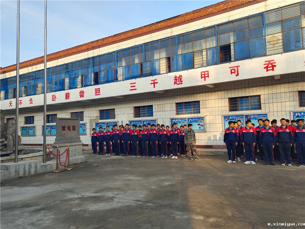 升旗仪式在必威betway中文官网校园顺利举行 升旗仪式在必威betway中文官网校园顺利举行_m.xinmiyue.com