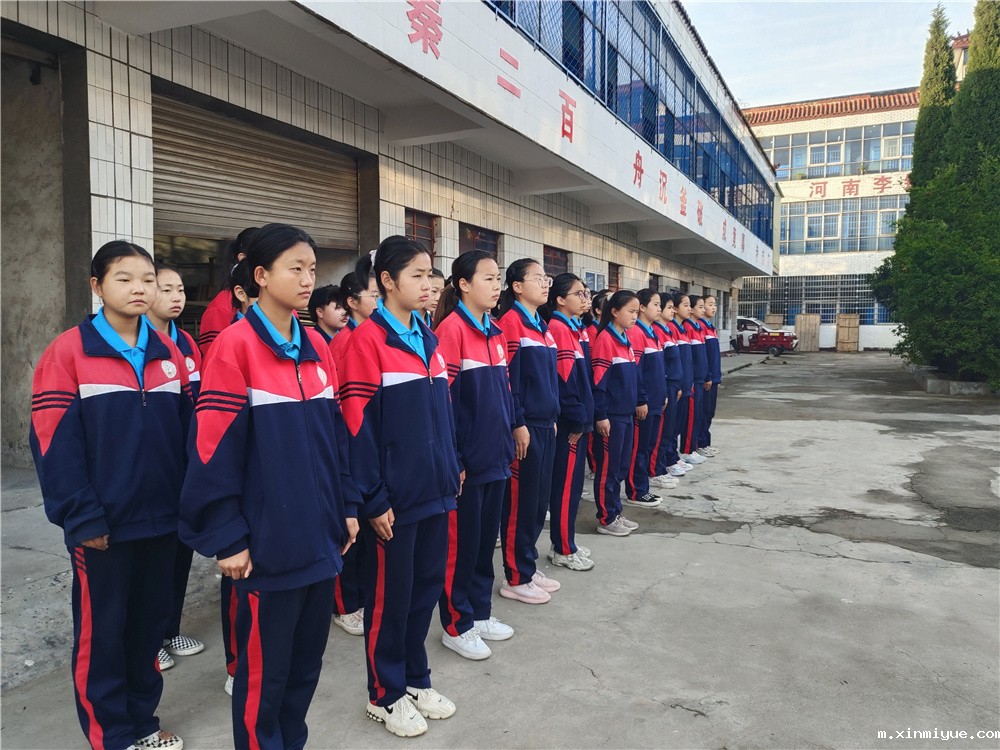 升旗仪式在必威betway中文官网校园顺利举行 升旗仪式在必威betway中文官网校园顺利举行_m.xinmiyue.com