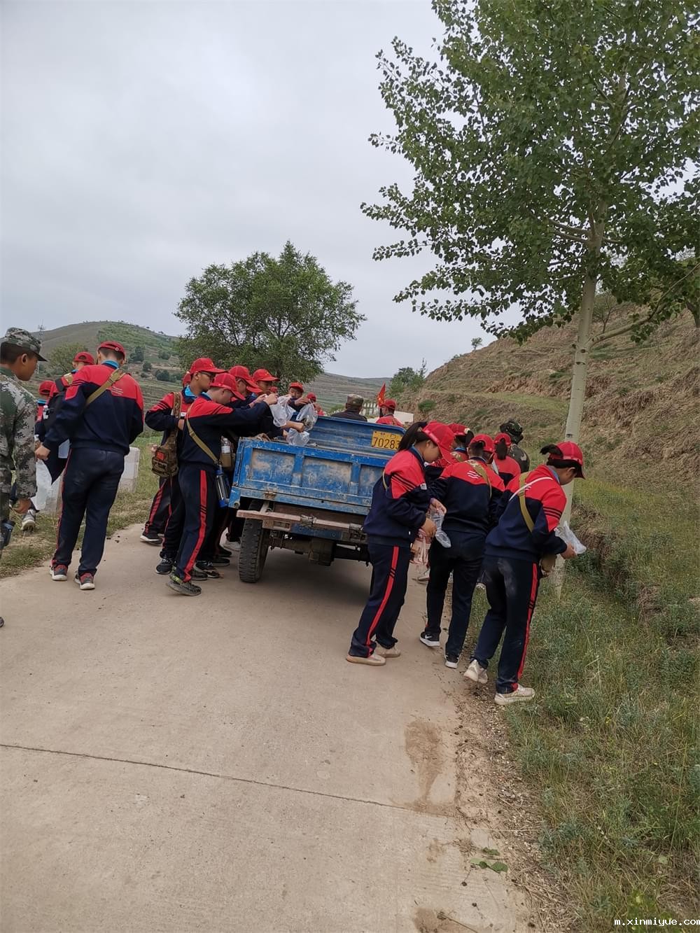 2021年必威betway中文官网「成长不烦恼」夏令营第四天之修路、捡垃圾,爱护环境小能手! 2021年必威betway中文官网「成长不烦恼」夏令营第四天之修路、捡垃圾,爱护环境小能手!_m.xinmiyue.com