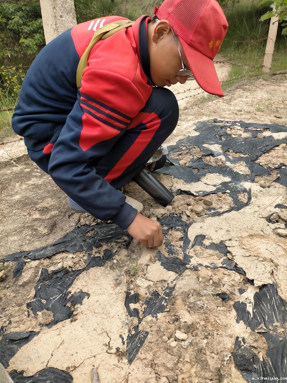 2021年必威betway中文官网「成长不烦恼」吃苦暑期夏令营第七组天之入住农家结伴山村学子帮助老爷爷 2021年必威betway中文官网「成长不烦恼」吃苦暑期夏令营第七组天之入住农家结伴山村学子帮助老爷爷_m.xinmiyue.com