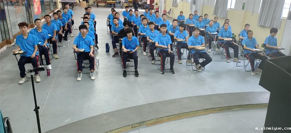 从必威betway中文官网毕业选择郑州国防科技学校后返校演讲分享蜕变经验 从必威betway中文官网毕业选择郑州国防科技学校后返校演讲分享蜕变经验_m.xinmiyue.com