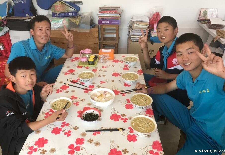 入住贫困家庭,孩子生活在贫困山村怎么保持开朗乐观,勤奋好学? 入住贫困家庭,孩子生活在贫困山村怎么保持开朗乐观,勤奋好学?_m.xinmiyue.com