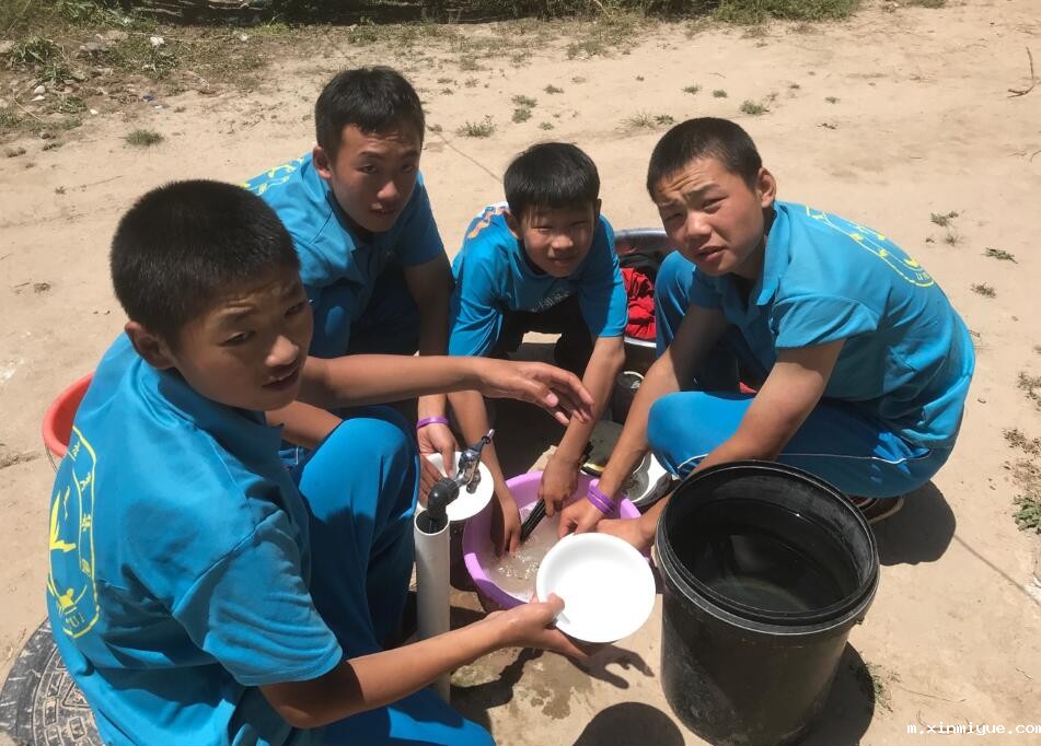 入住贫困家庭,孩子生活在贫困山村怎么保持开朗乐观,勤奋好学? 入住贫困家庭,孩子生活在贫困山村怎么保持开朗乐观,勤奋好学?_m.xinmiyue.com