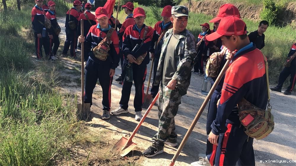 必威betway中文官网「2022年成长不烦恼」磨炼营第四天:体验收割苜蓿草 剔除玉米杂苗 必威betway中文官网「2022年成长不烦恼」磨炼营第四天:体验收割苜蓿草 剔除玉米杂苗_m.xinmiyue.com