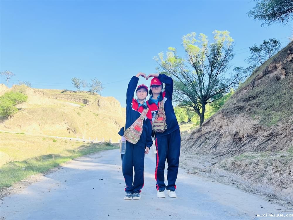 必威betway中文官网「2022年成长不烦恼」磨炼营第四天:体验收割苜蓿草 剔除玉米杂苗 必威betway中文官网「2022年成长不烦恼」磨炼营第四天:体验收割苜蓿草 剔除玉米杂苗_m.xinmiyue.com