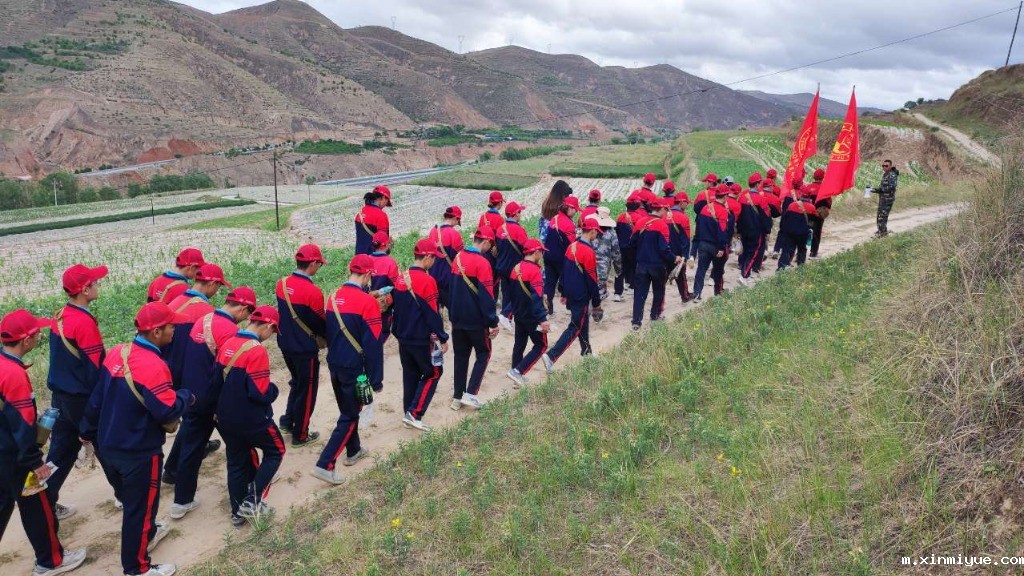 必威betway中文官网「2023年成长不烦恼」夏令营第四天:甘当环卫工 体验山村生活的苦与不易 必威betway中文官网「2023年成长不烦恼」夏令营第四天:甘当环卫工 体验山村生活的苦与不易_m.xinmiyue.com