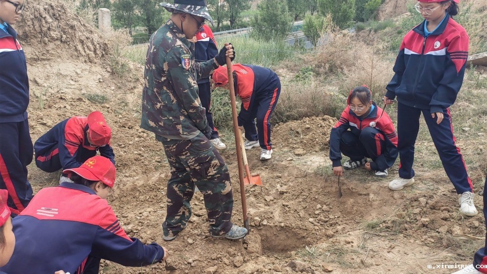 必威betway中文官网「2023年成长不烦恼」夏令营第四天:甘当环卫工 体验山村生活的苦与不易 必威betway中文官网「2023年成长不烦恼」夏令营第四天:甘当环卫工 体验山村生活的苦与不易_m.xinmiyue.com