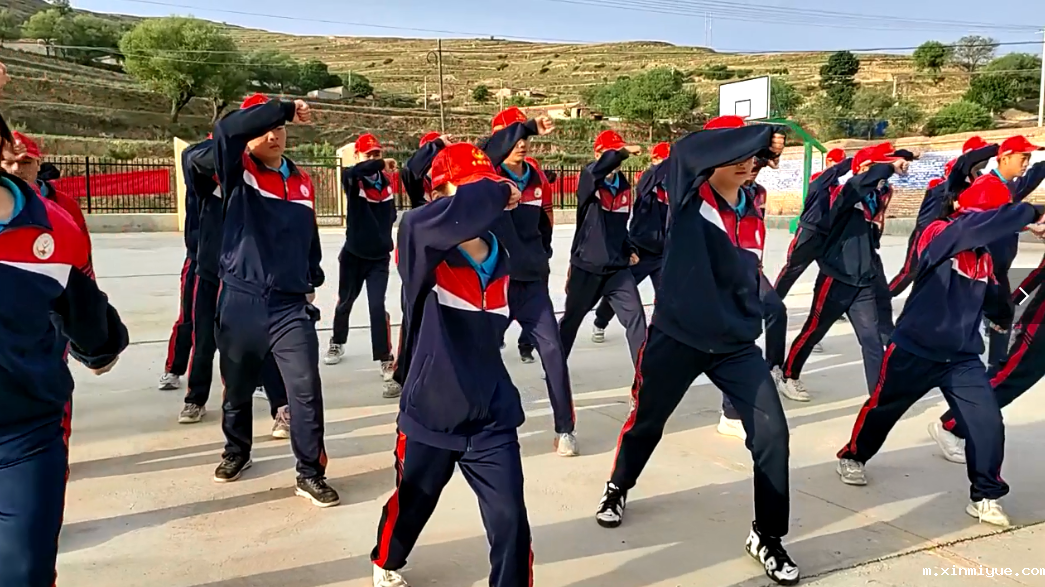 必威betway中文官网「2023年成长不烦恼」夏令营第八天:爱心之旅-大豆田里的爱心 必威betway中文官网「2023年成长不烦恼」夏令营第八天:爱心之旅-大豆田里的爱心_m.xinmiyue.com