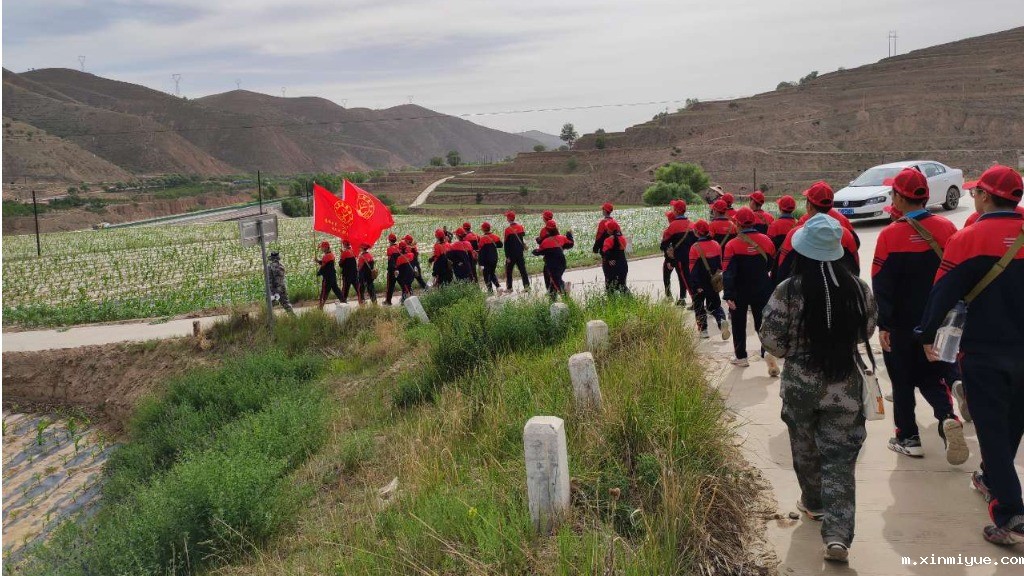 必威betway中文官网「2023年成长不烦恼」夏令营第八天:爱心之旅-大豆田里的爱心 必威betway中文官网「2023年成长不烦恼」夏令营第八天:爱心之旅-大豆田里的爱心_m.xinmiyue.com