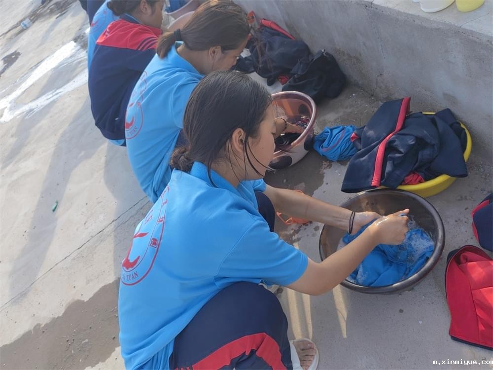 必威betway中文官网「2023年成长不烦恼」夏令营二期第9天:田间地头孩子忙收麦 黑夜路灯情暖人心 必威betway中文官网「2023年成长不烦恼」夏令营二期第9天:田间地头孩子忙收麦 黑夜路灯情暖人心_m.xinmiyue.com