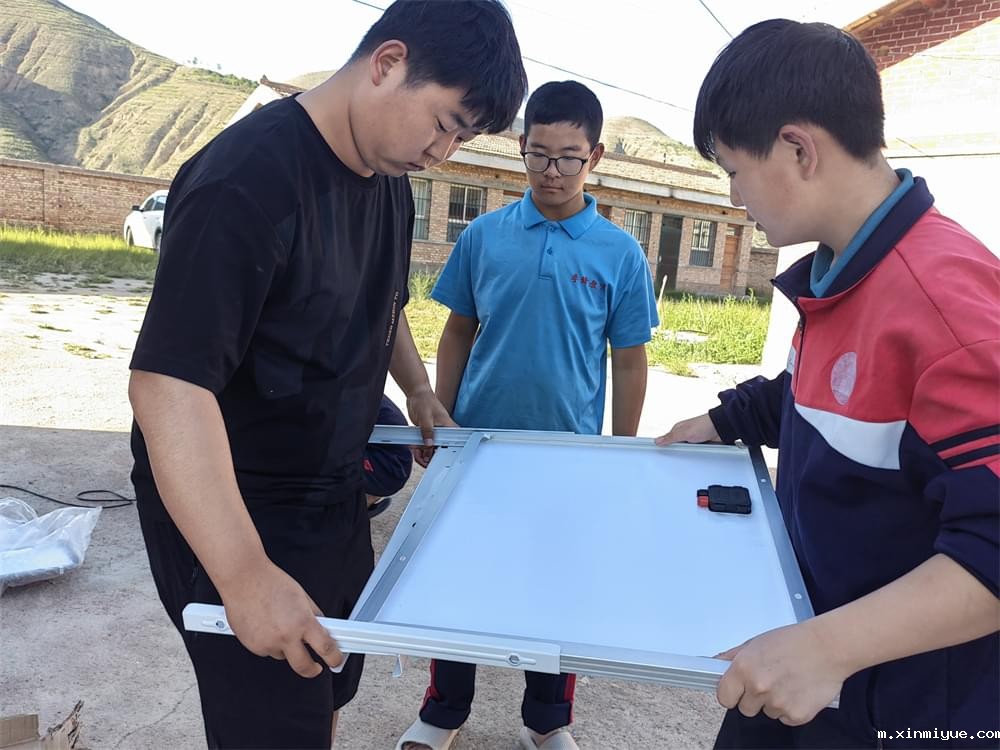 必威betway中文官网「2023年成长不烦恼」夏令营二期第9天:田间地头孩子忙收麦 黑夜路灯情暖人心 必威betway中文官网「2023年成长不烦恼」夏令营二期第9天:田间地头孩子忙收麦 黑夜路灯情暖人心_m.xinmiyue.com