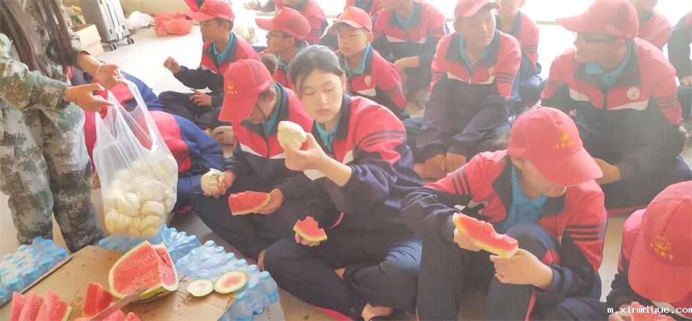 必威betway中文官网「2023年成长不烦恼」夏令营二期第11天:小手捡扁豆 粒粒皆辛苦 必威betway中文官网「2023年成长不烦恼」夏令营二期第11天:小手捡扁豆 粒粒皆辛苦_m.xinmiyue.com