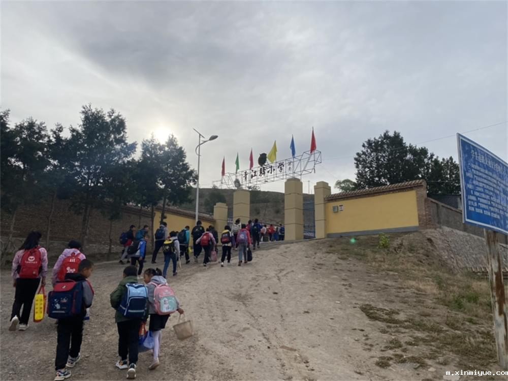 必威betway中文官网「2023年成长不烦恼」夏令营第六组入住体验:结伴山村学子 重燃叛逆娃儿上学梦 必威betway中文官网「2023年成长不烦恼」夏令营第六组入住体验:结伴山村学子 重燃叛逆娃儿上学梦_m.xinmiyue.com