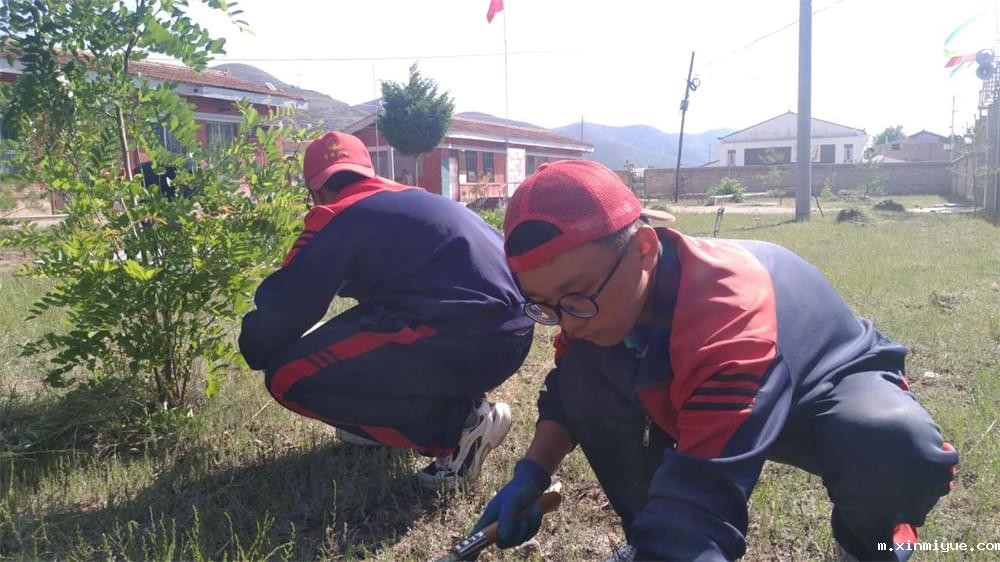 必威betway中文官网「2023年成长不烦恼」夏令营二期第12天:走进胡麻地 干农活话农事知农情 必威betway中文官网「2023年成长不烦恼」夏令营二期第12天:走进胡麻地 干农活话农事知农情_m.xinmiyue.com