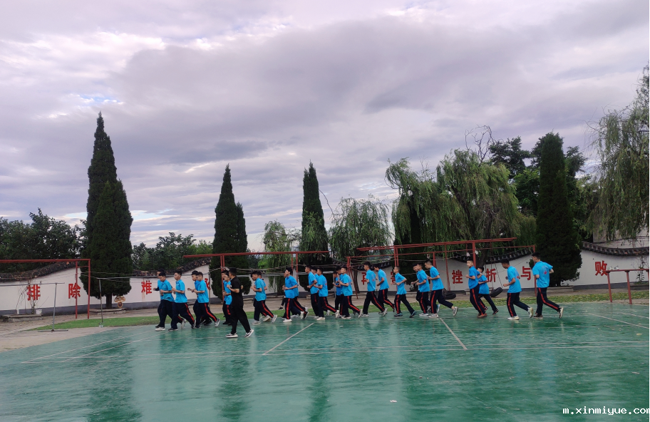 孩子被欺凌后求助,家长是放任不管还是从傍边协助! 孩子被欺凌后求助,家长是放任不管还是从傍边协助!_m.xinmiyue.com