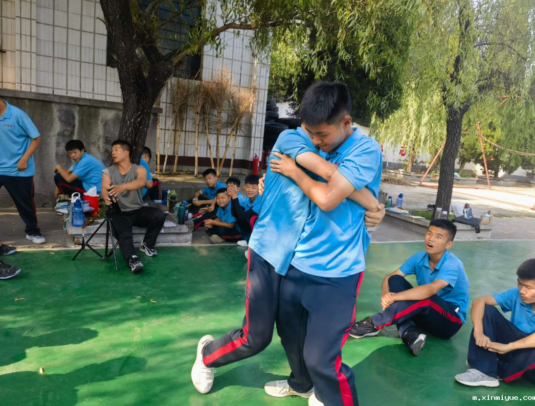 孩子被欺凌后求助,家长是放任不管还是从傍边协助! 孩子被欺凌后求助,家长是放任不管还是从傍边协助!_m.xinmiyue.com