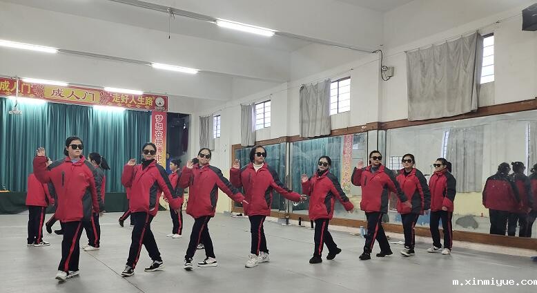 青春期是孩子最迷茫的时候，父母该怎么做？_m.xinmiyue.com