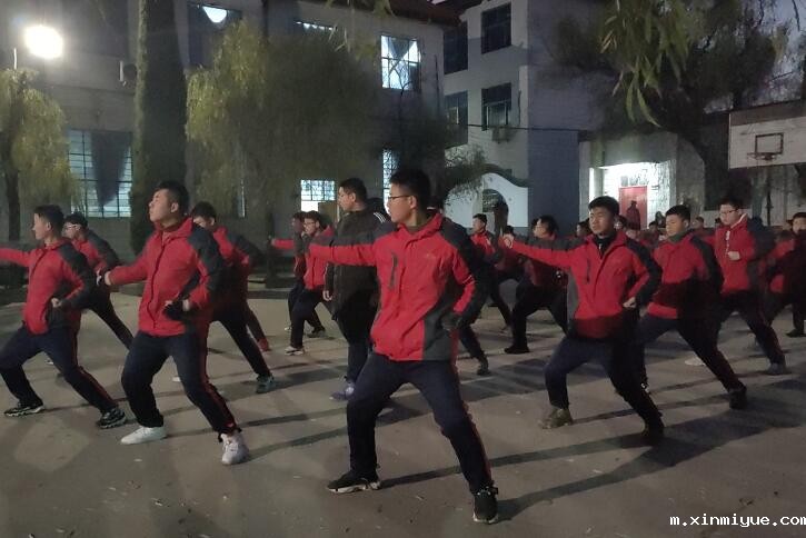 必威betway中文官网学校：如何化解孩子和父母的关系？_m.xinmiyue.com