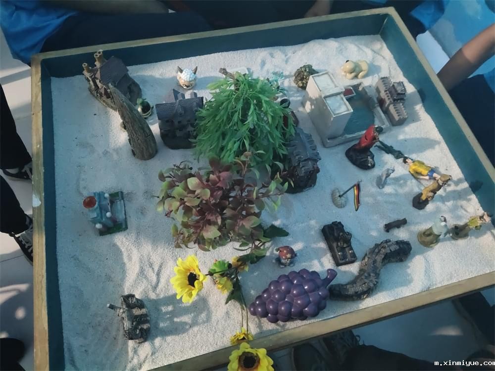 必威betway中文官网学校：父母到底该不该给孩子配手机？_m.xinmiyue.com