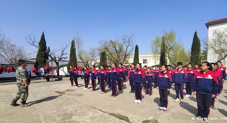 父母是否也需要换位思考，考虑青少年的感受？_m.xinmiyue.com