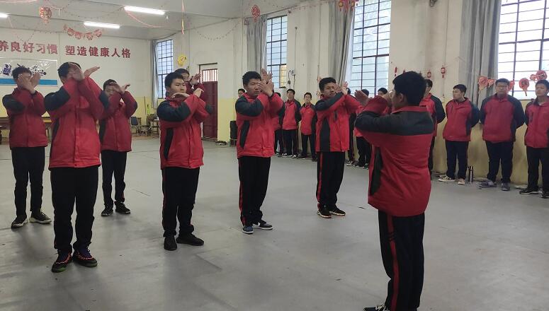 青春期孩子屡教不改的犯错，怎么教育？_m.xinmiyue.com