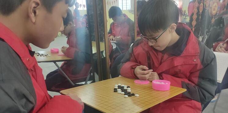 必威登录入口平台官网心理教育中心兴趣拓展课程：五子棋赛_m.xinmiyue.com