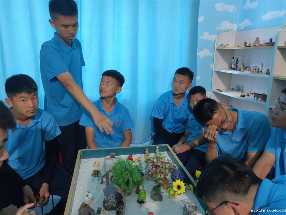 8岁的小孩都敢持刀杀人 叛逆的小孩到底咋教育？_m.xinmiyue.com