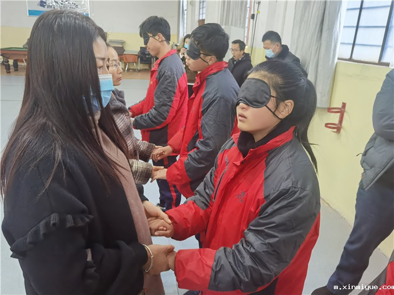 必威登录入口平台官网青少年叛逆教育2020年感恩节之感恩有你_m.xinmiyue.com