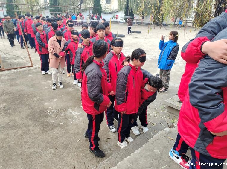 必威betway中文官网学校感恩节之风雨人生路_m.xinmiyue.com