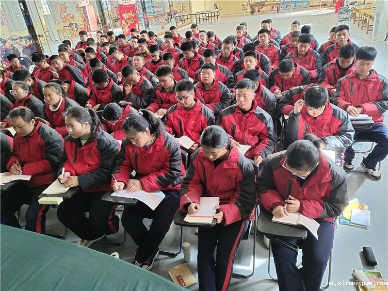 8-18岁孩子为何总深陷在网络游戏世界_m.xinmiyue.com