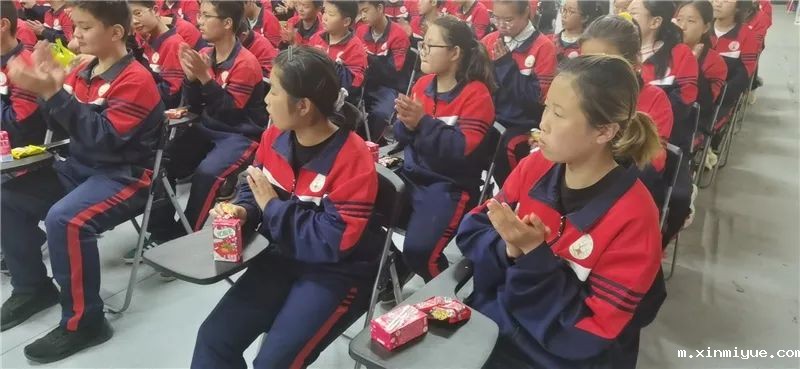 点亮心灯 感恩有你——必威登录入口平台官网青少年教育四月特色大课堂_m.xinmiyue.com