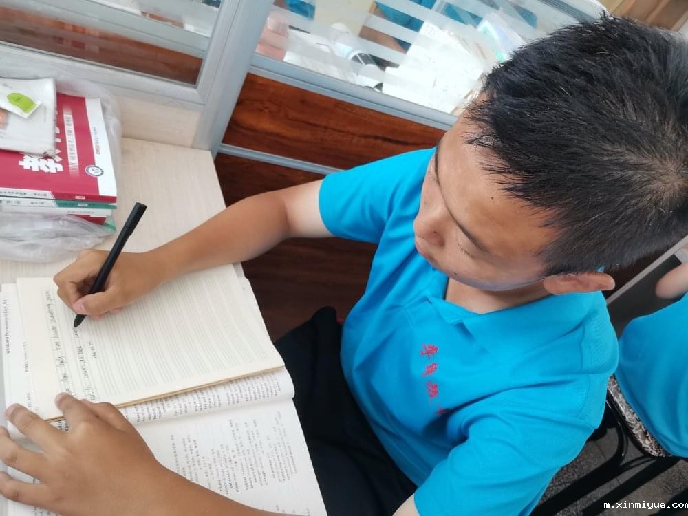 青春期的孩子追名牌陷入名流幻想中怎么办_m.xinmiyue.com