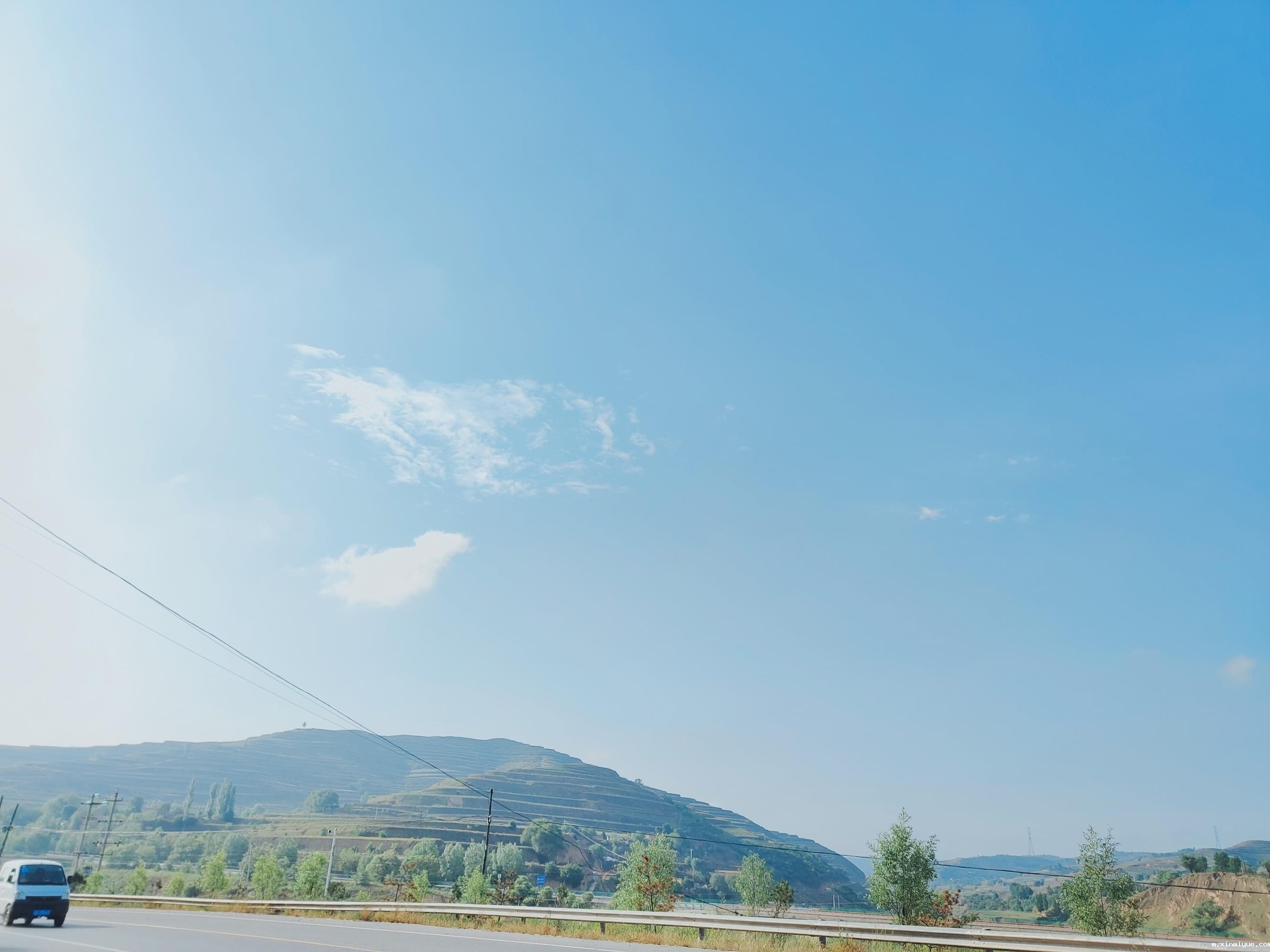 2021年必威betway中文官网「成长不烦恼」夏令营第三天之助农施肥、军训跑步过端午_m.xinmiyue.com