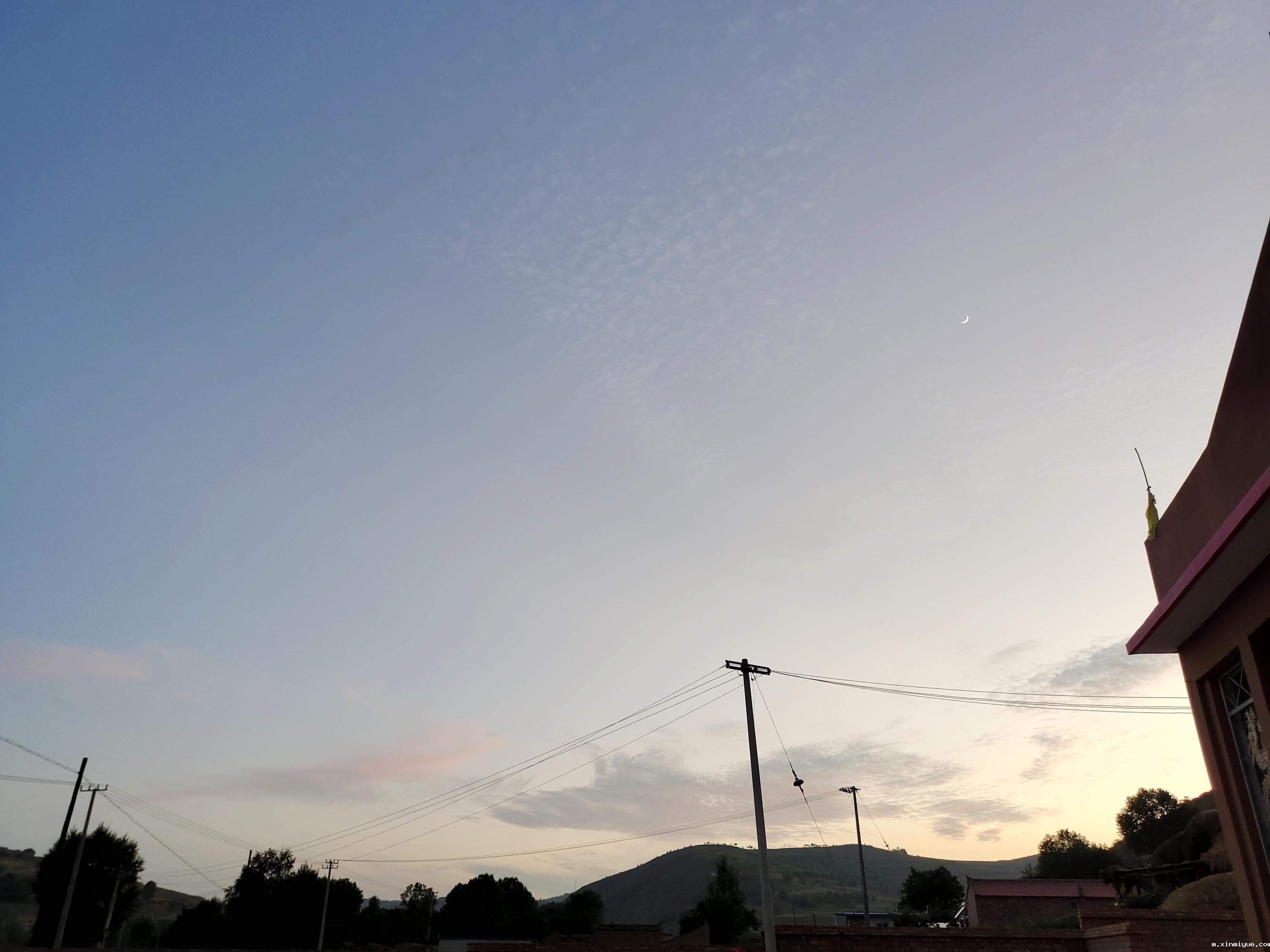 2021年必威betway中文官网「成长不烦恼」夏令营第三天之助农施肥、军训跑步过端午_m.xinmiyue.com