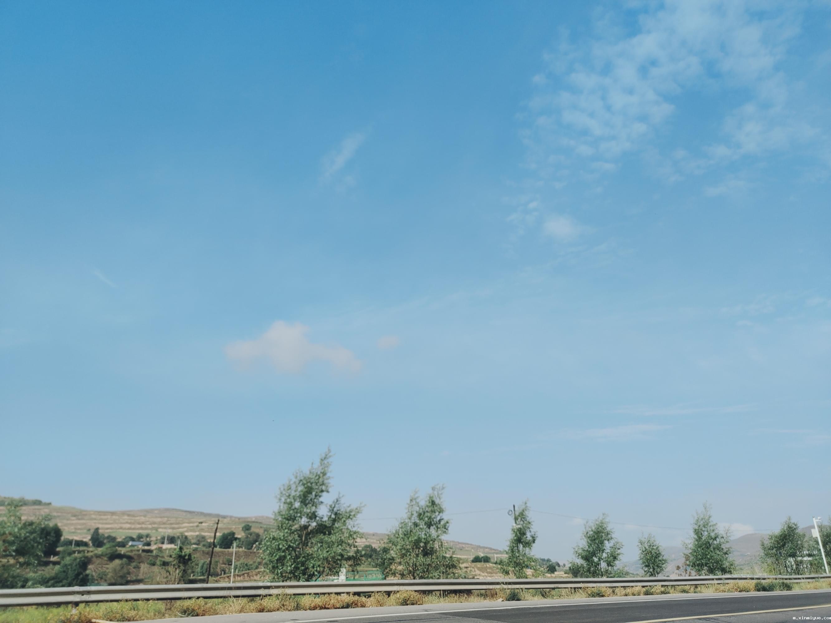 2021年必威betway中文官网「成长不烦恼」夏令营第三天之助农施肥、军训跑步过端午_m.xinmiyue.com