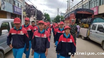 2021年必威betway中文官网暑假夏令营扶贫助农大型公益演出活动：传递爱心，祝福孩子！