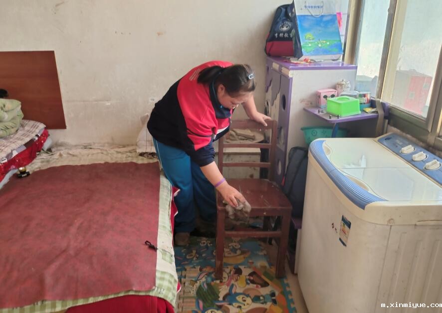 七口人的贫困家庭，怎样给三兄弟好的教育？_m.xinmiyue.com