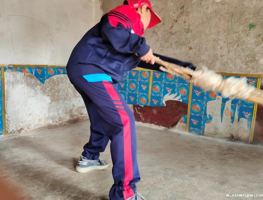 七口人的贫困家庭，怎样给三兄弟好的教育？_m.xinmiyue.com