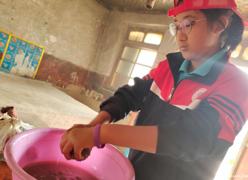 七口人的贫困家庭，怎样给三兄弟好的教育？_m.xinmiyue.com