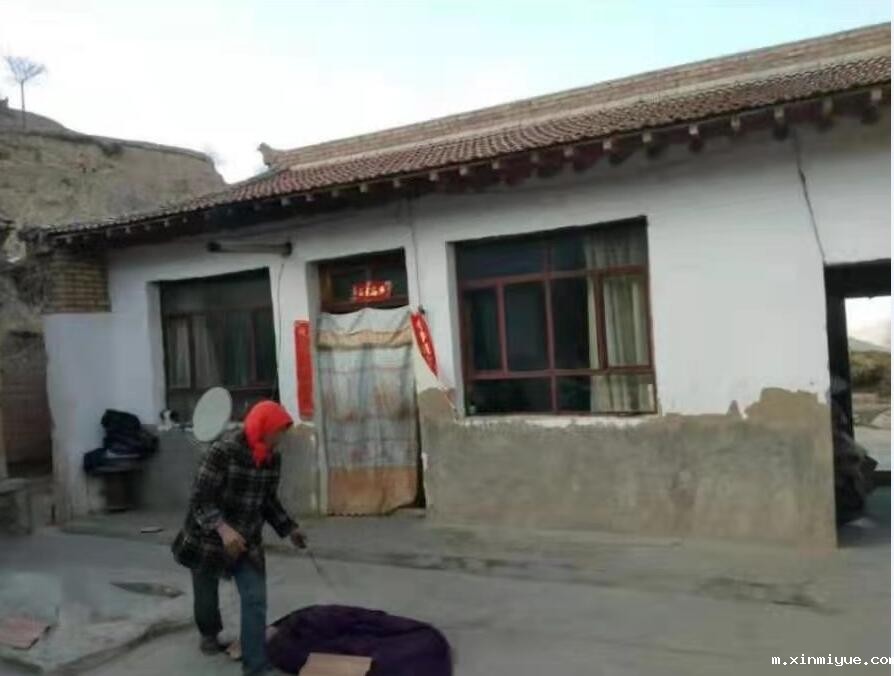 曹鹏 四口之家 年入不足5000元_m.xinmiyue.com